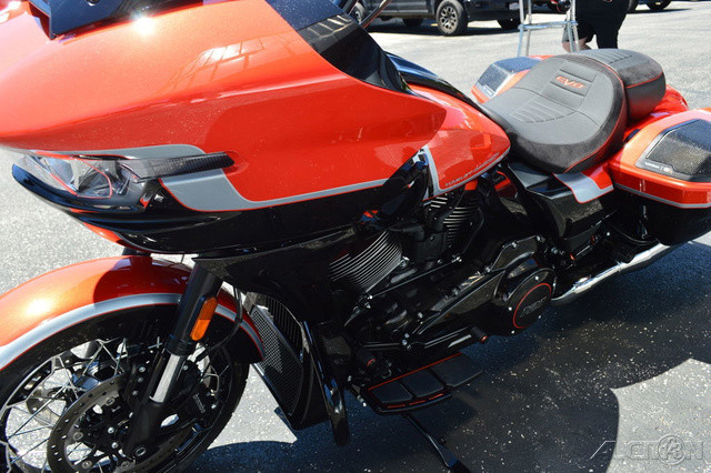 CVO® Road Glide®