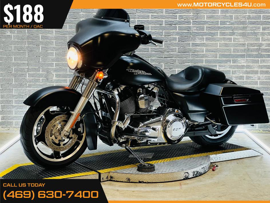 Street Glide®