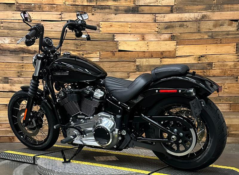 Street Bob®