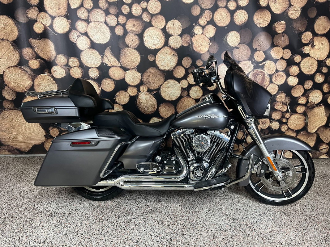 Street Glide®