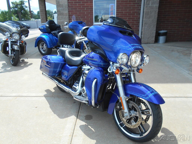 Street Glide®