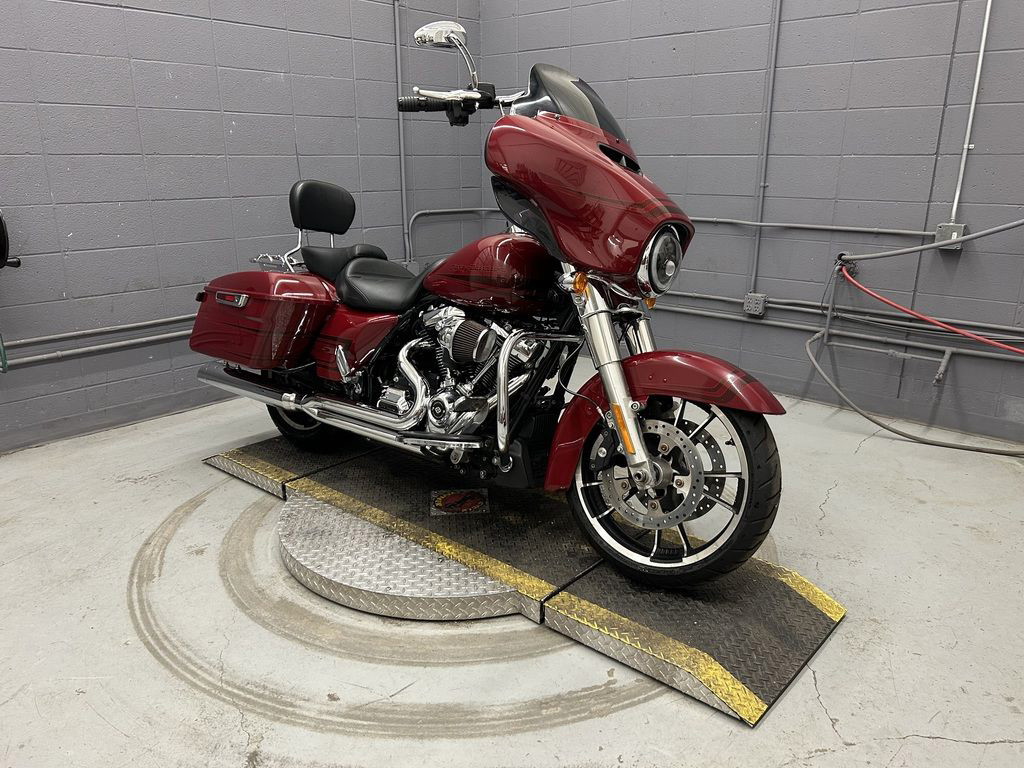 Street Glide®