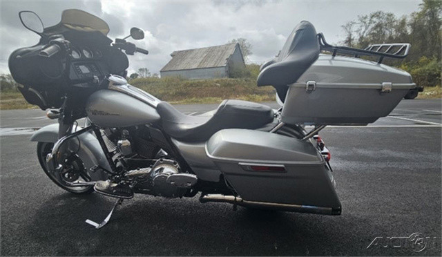 Street Glide®