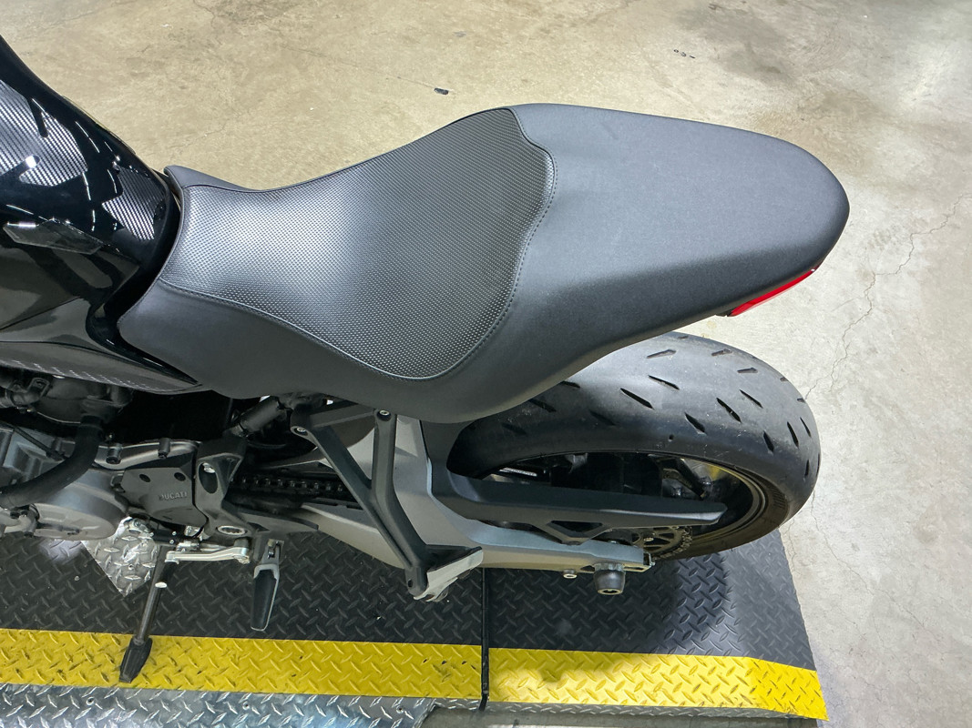 Monster 821