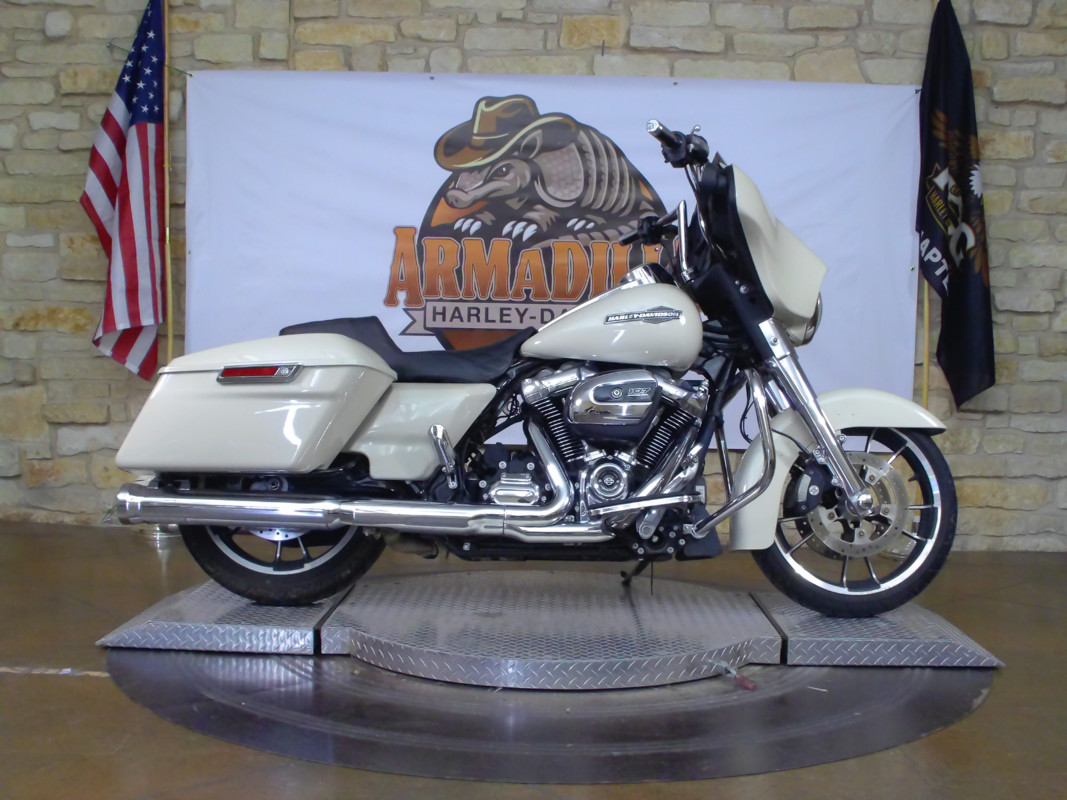 Street Glide®