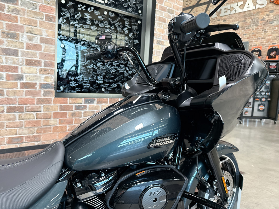 Road Glide®