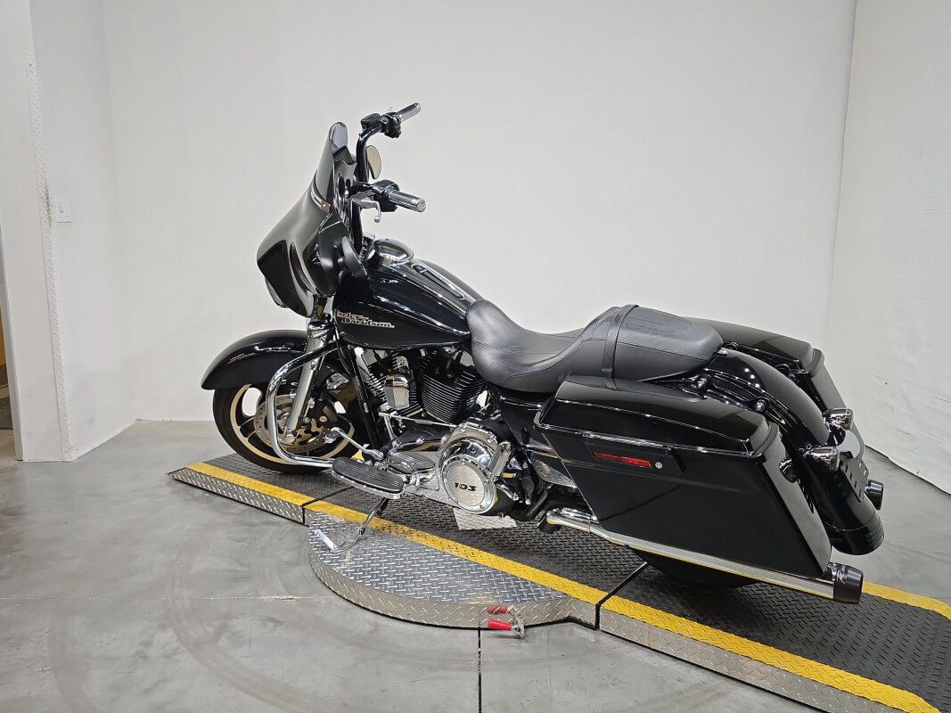 Street Glide®
