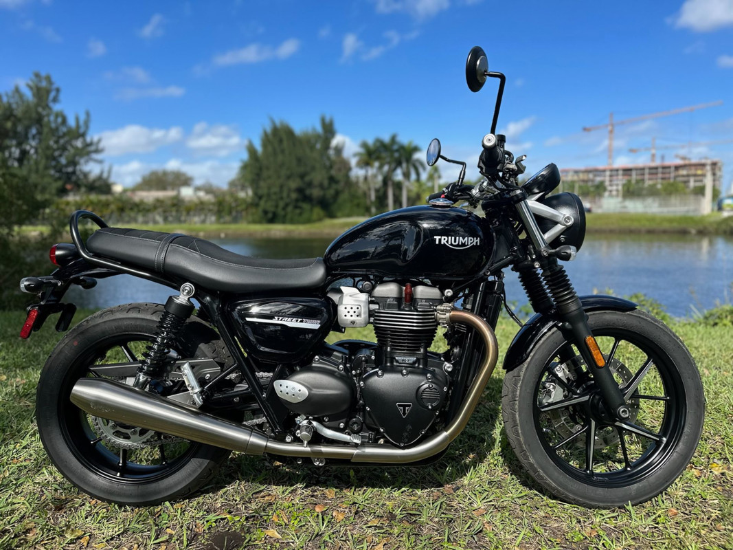 STREET TWIN 
