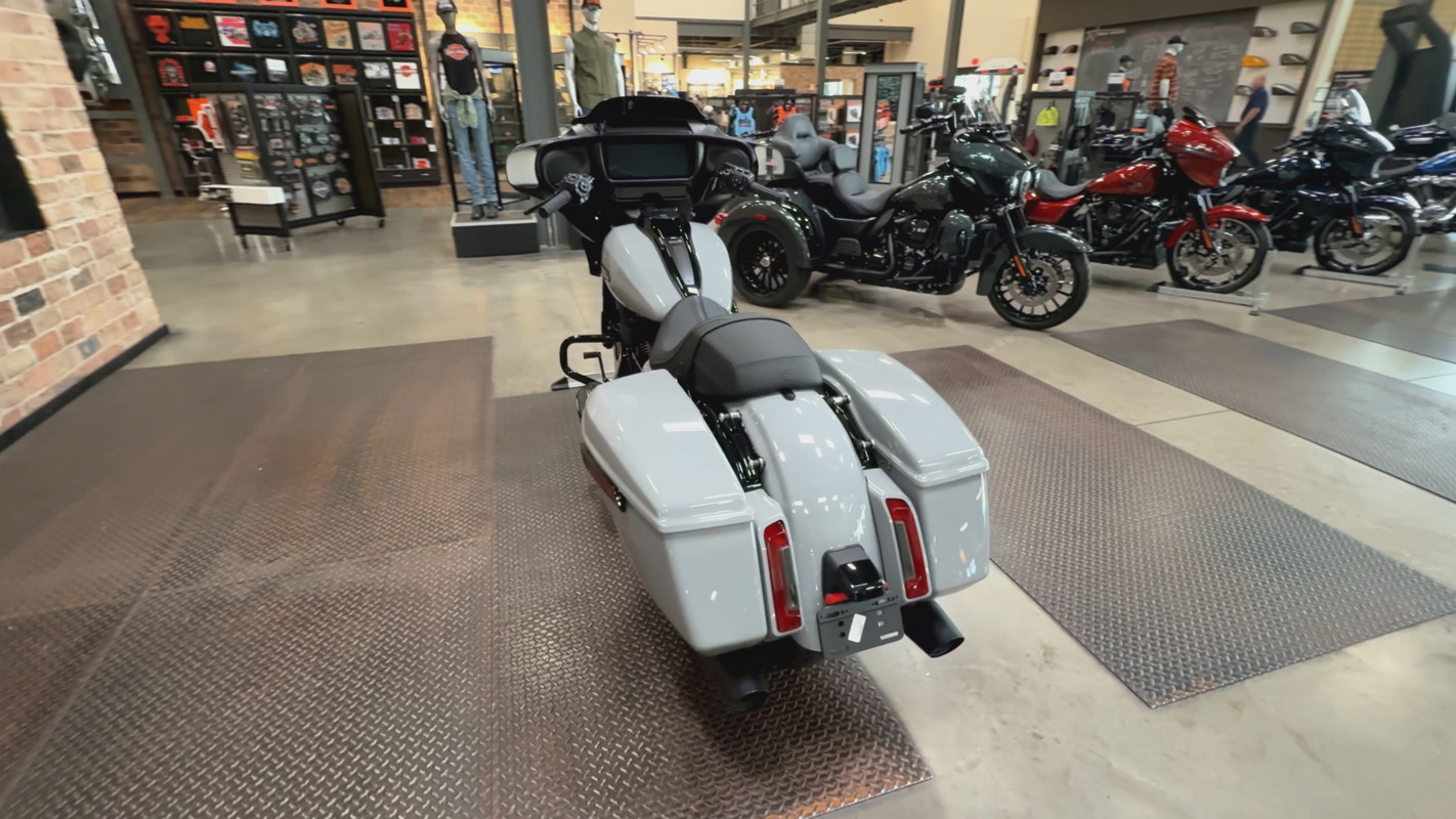 Street Glide®