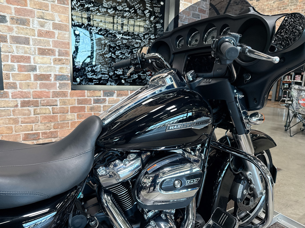 Street Glide®