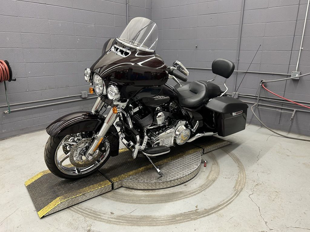 Street Glide®