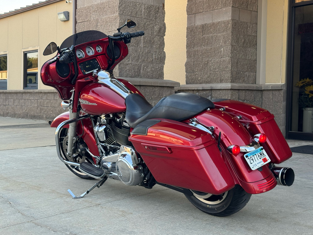 Street Glide®