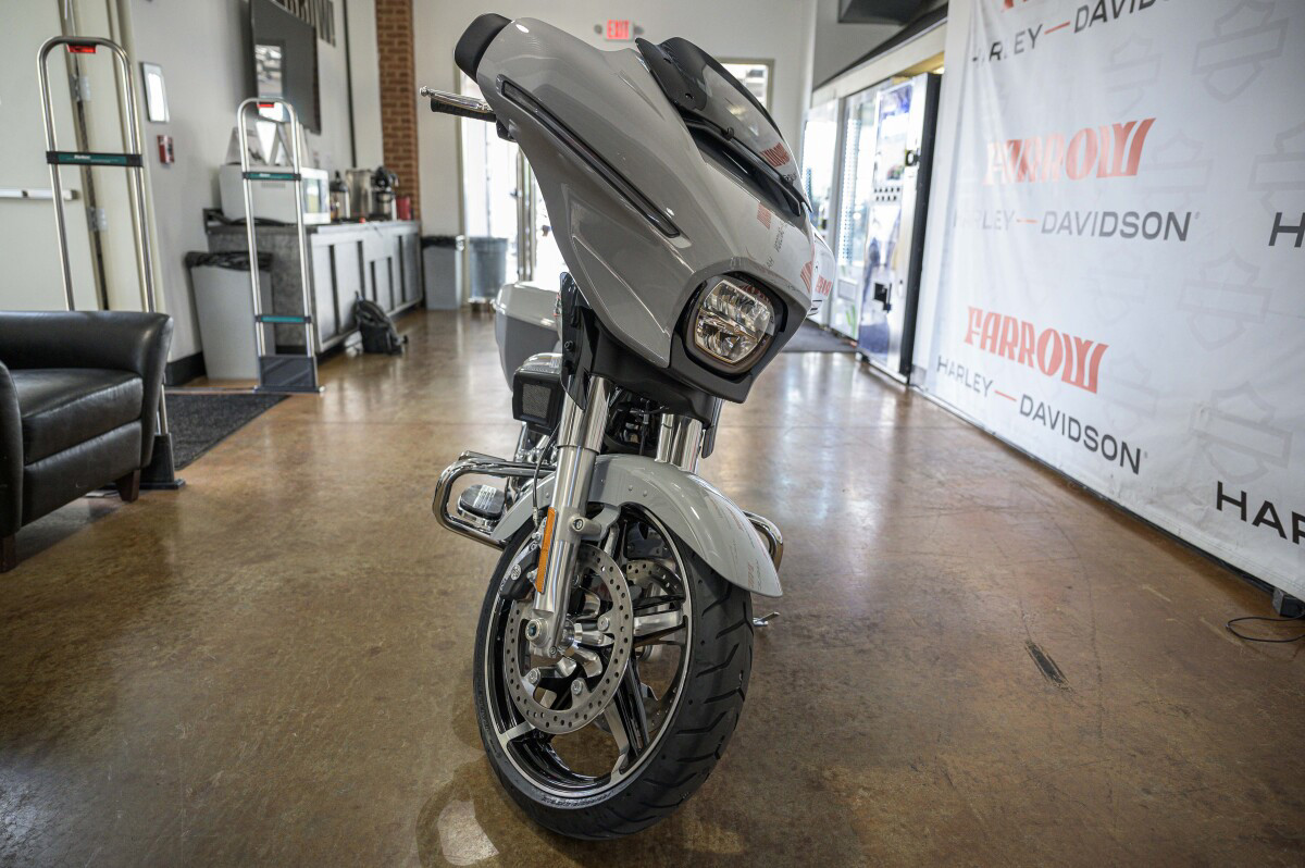 Street Glide®