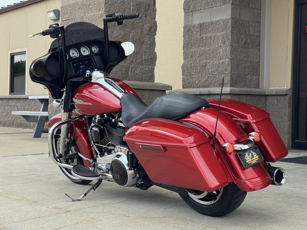 Street Glide®