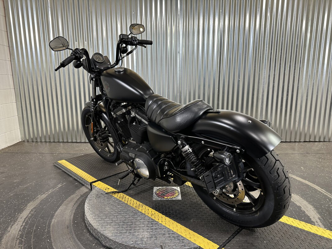 Iron 883®