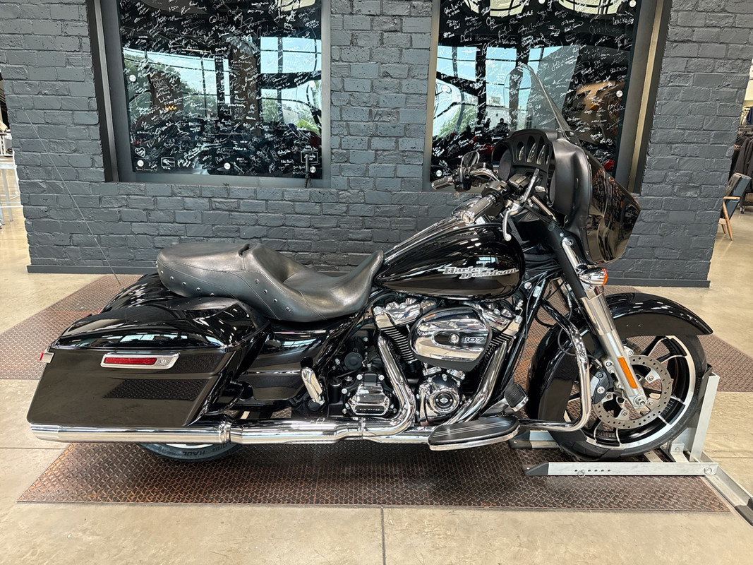 Street Glide®