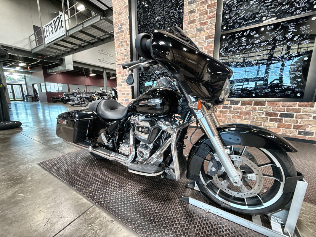 Street Glide®
