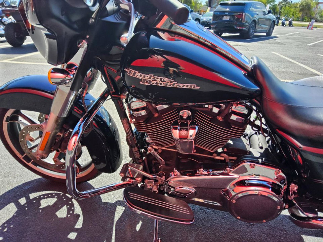 Street Glide®