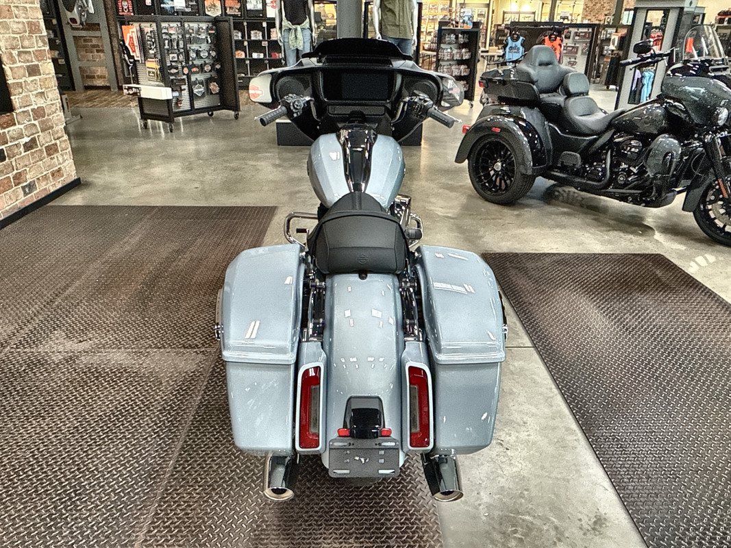 Street Glide®