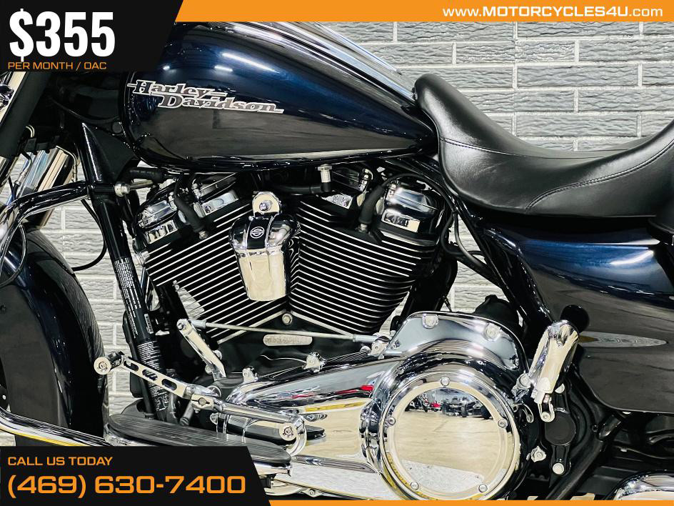 Street Glide®