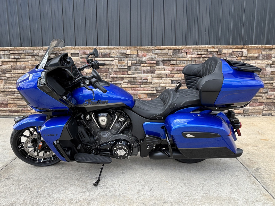 Pursuit Dark Horse 112