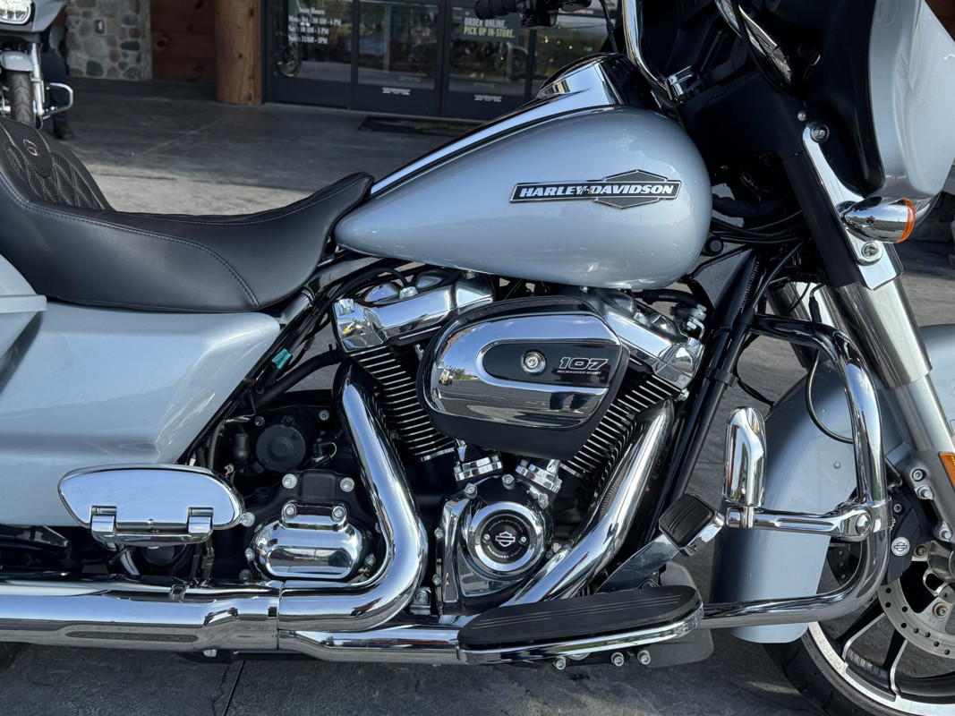 Street Glide®