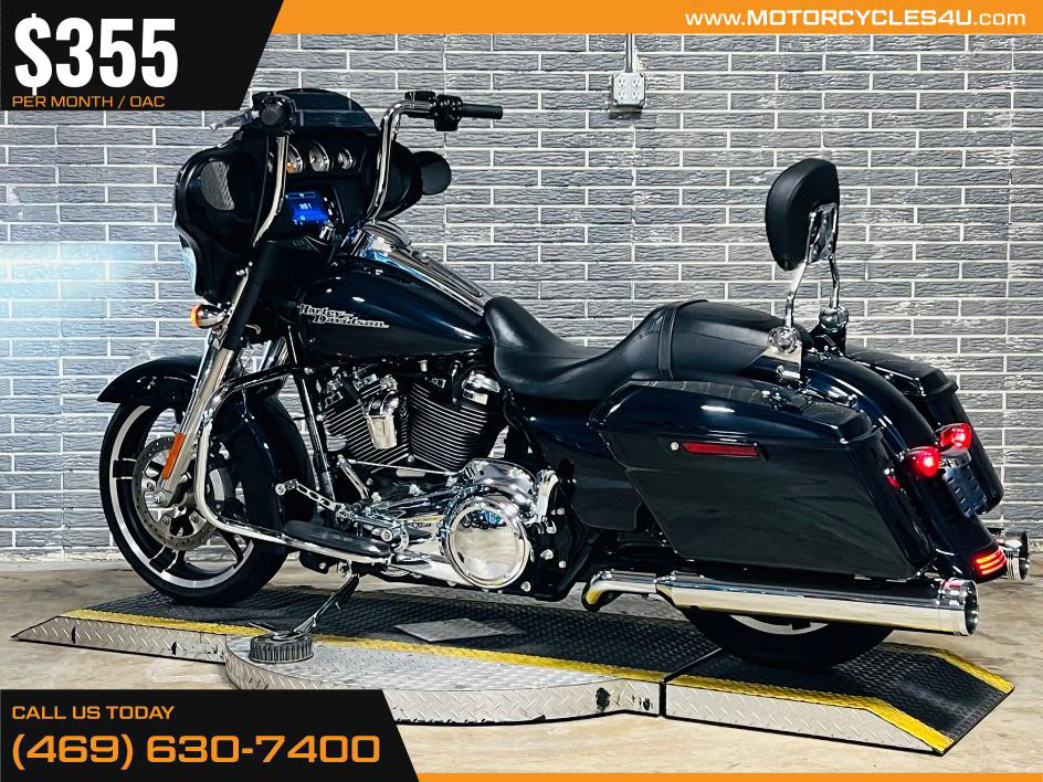Street Glide®