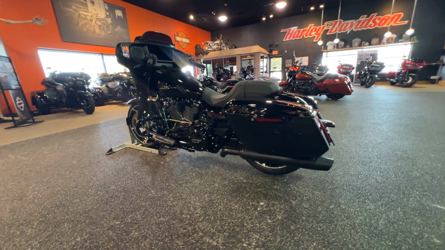 Street Glide®