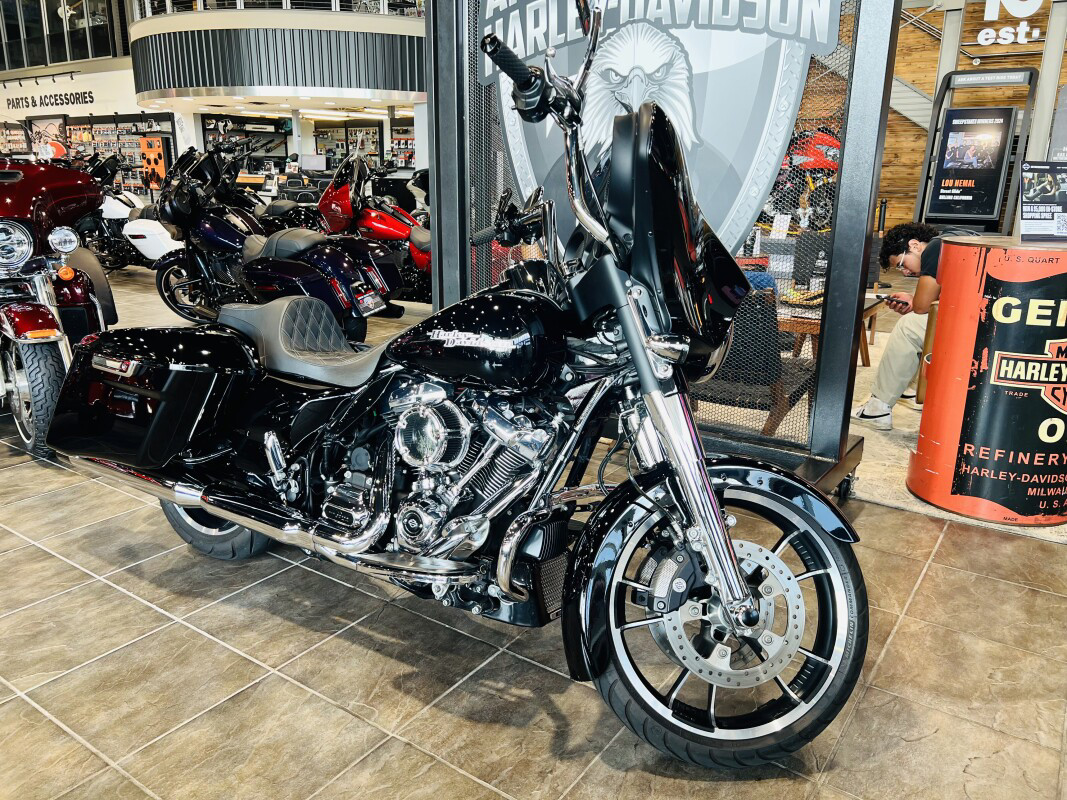 Street Glide®