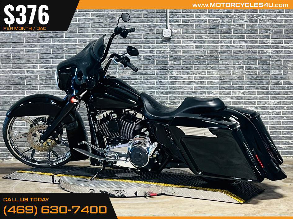 Street Glide®