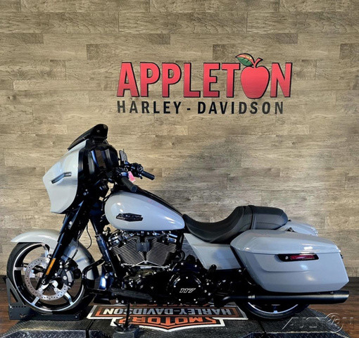 Street Glide®