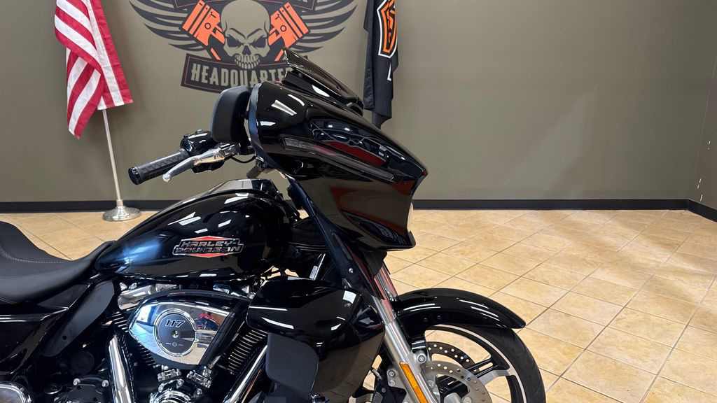 Street Glide®