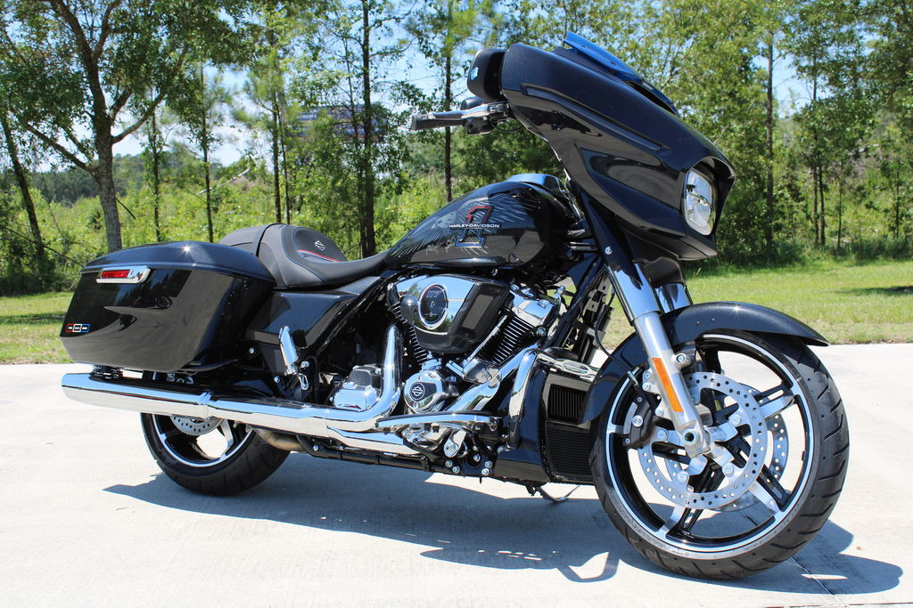 Street Glide®