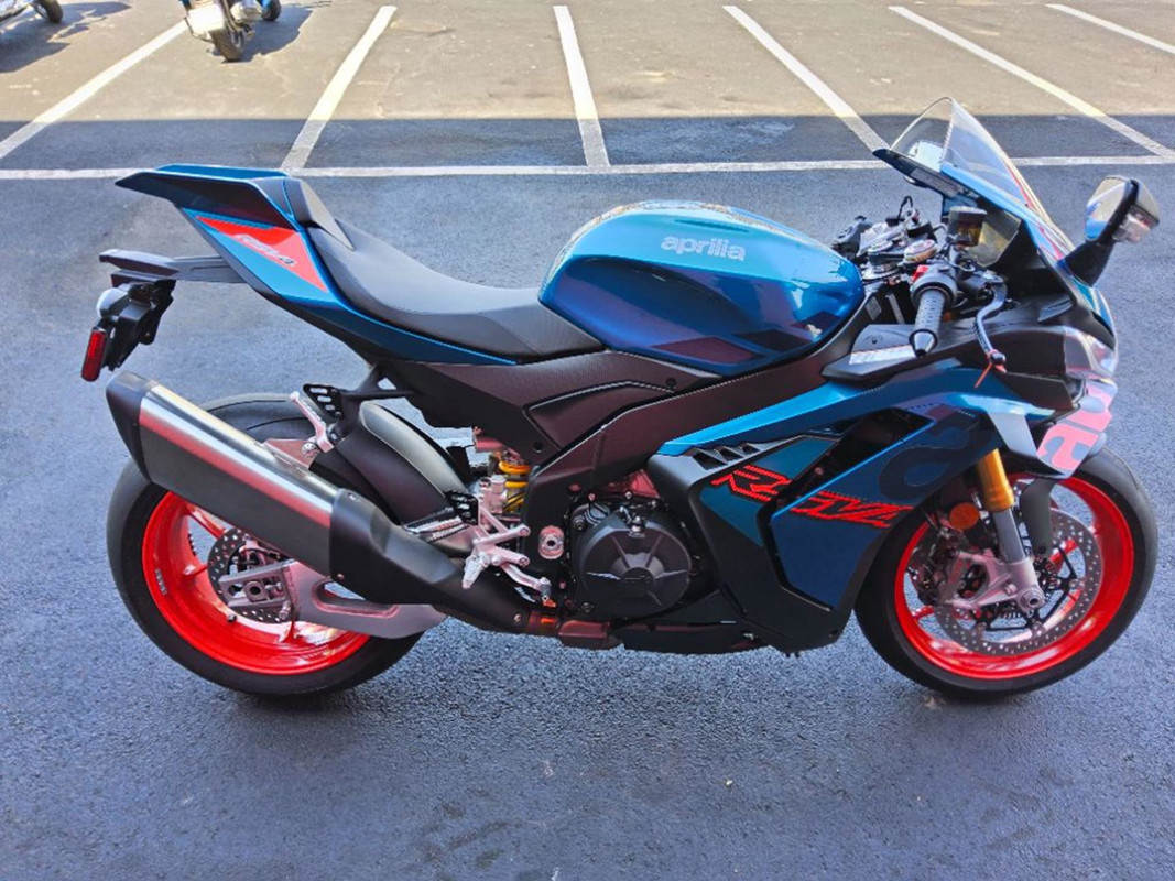 RSV4 1100