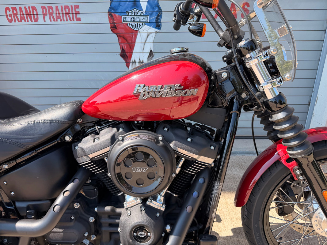 Street Bob®