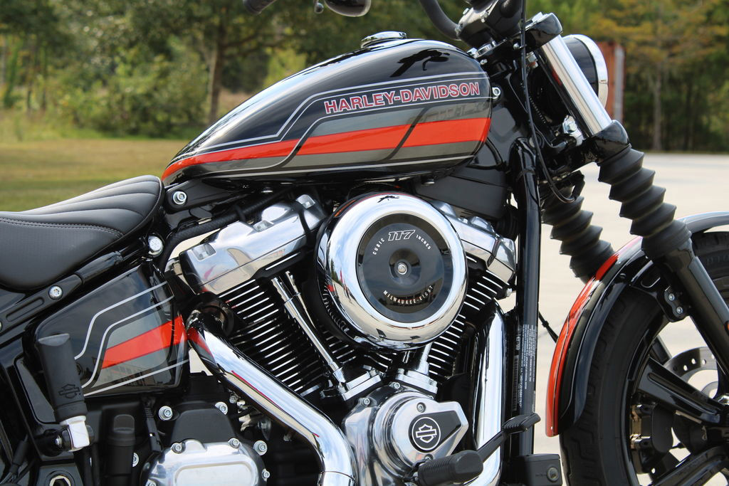 Street Bob®
