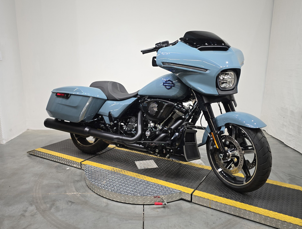 Street Glide®