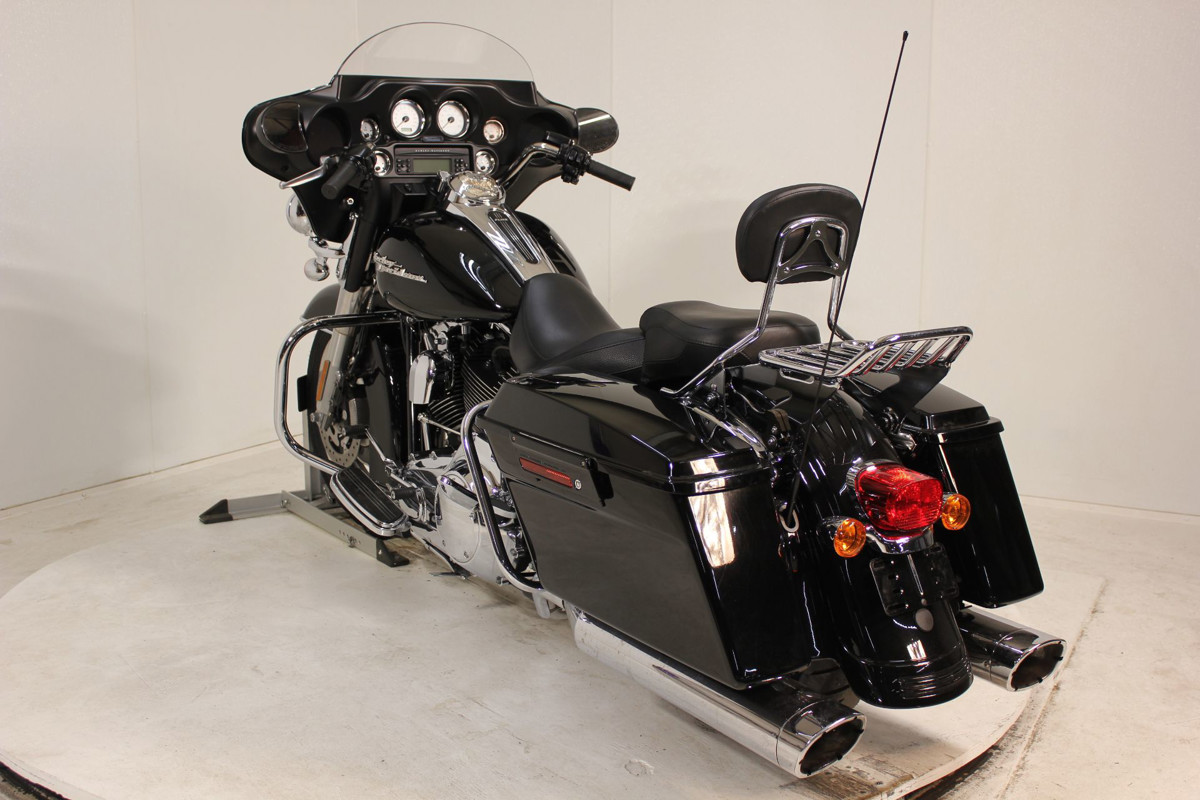 Street Glide®