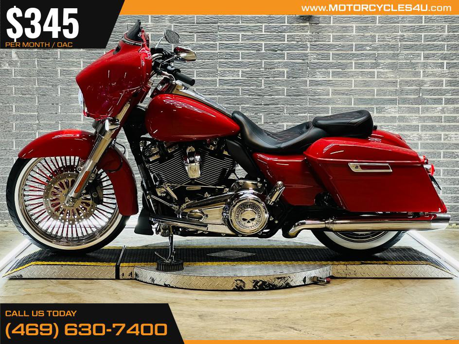 Street Glide®