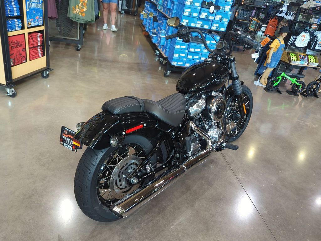 Street Bob®