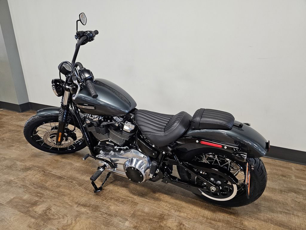 Street Bob®