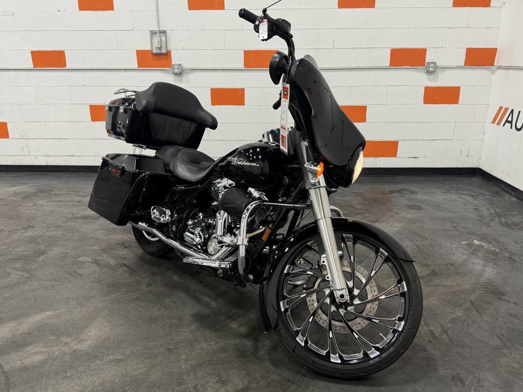 Street Glide®