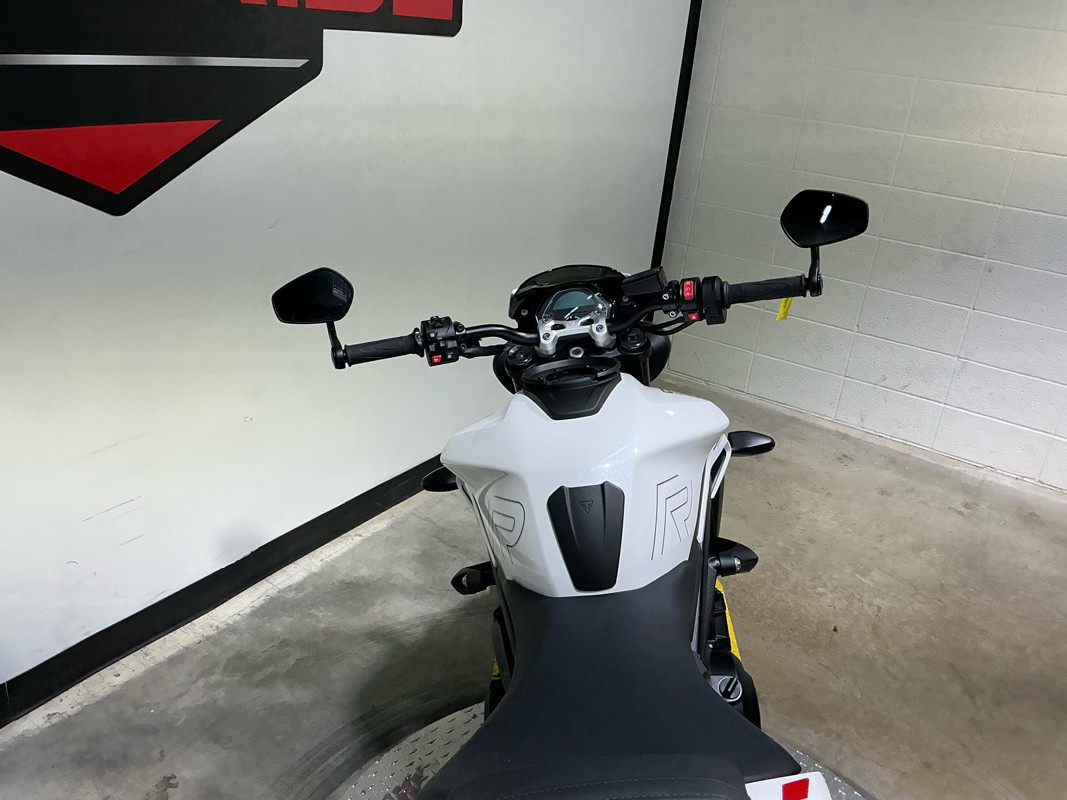 Street Triple R
