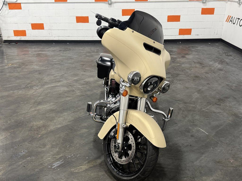 Street Glide®