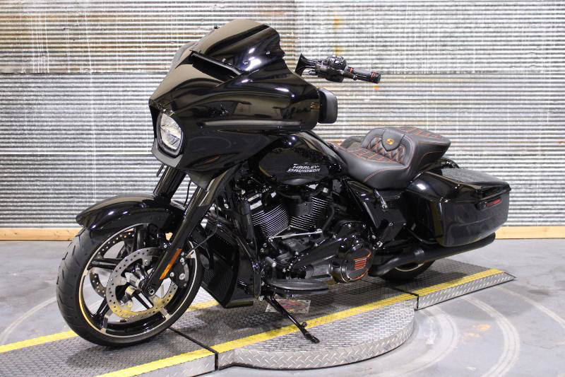 Street Glide®