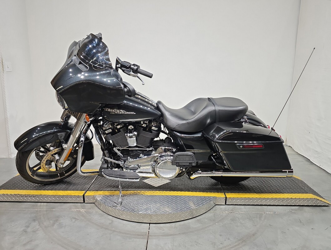 Street Glide®
