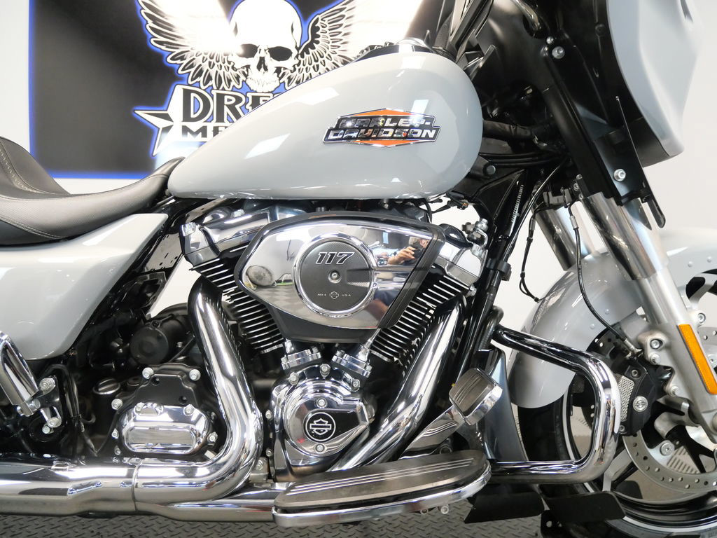 Street Glide®