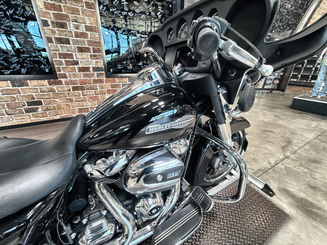 Street Glide®