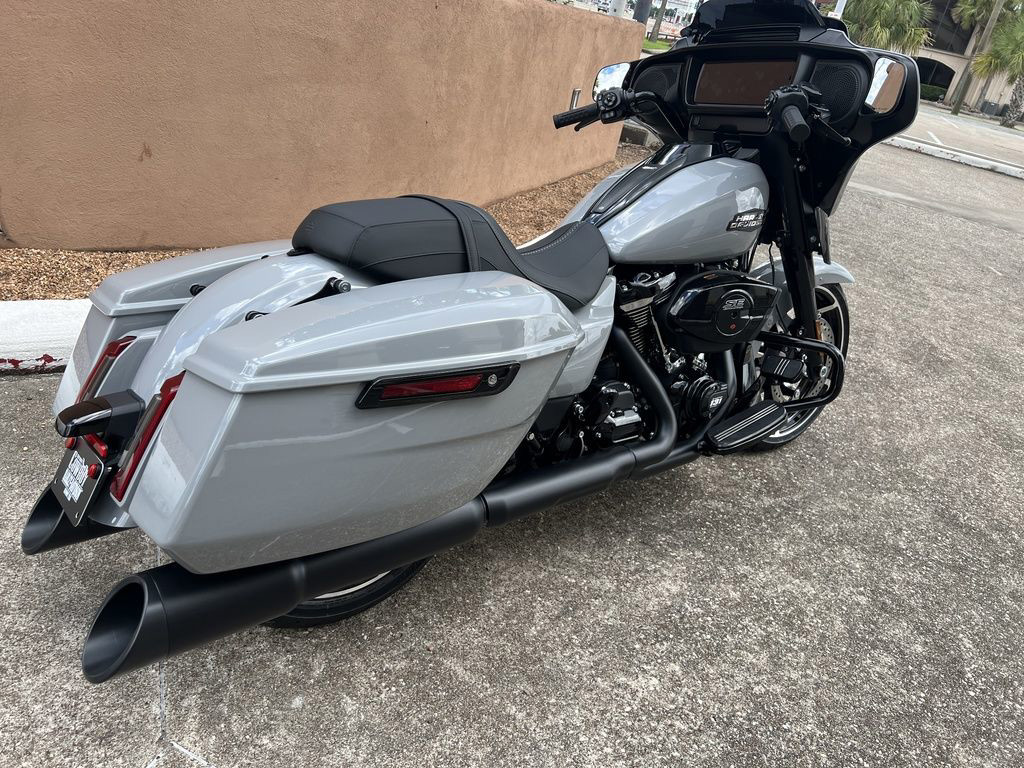 Street Glide®