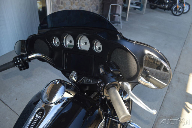 Street Glide®